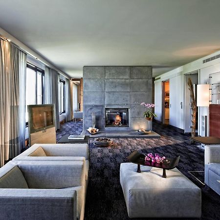 Sheraton Berlin Grand Hotel Esplanade Екстер'єр фото The living room of a suite at the Mandarin Oriental, Munich
