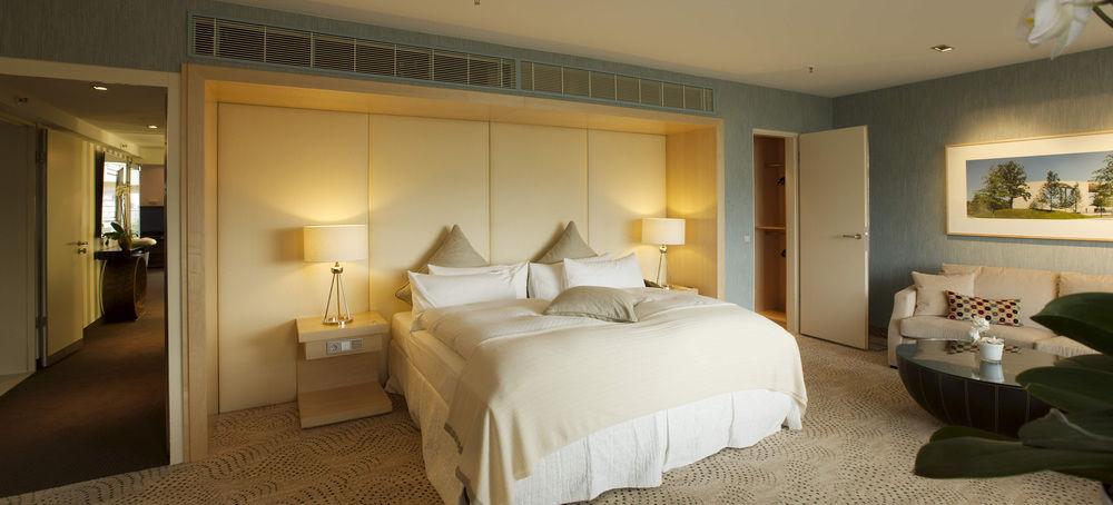 Sheraton Berlin Grand Hotel Esplanade Екстер'єр фото A bedroom at the hotel