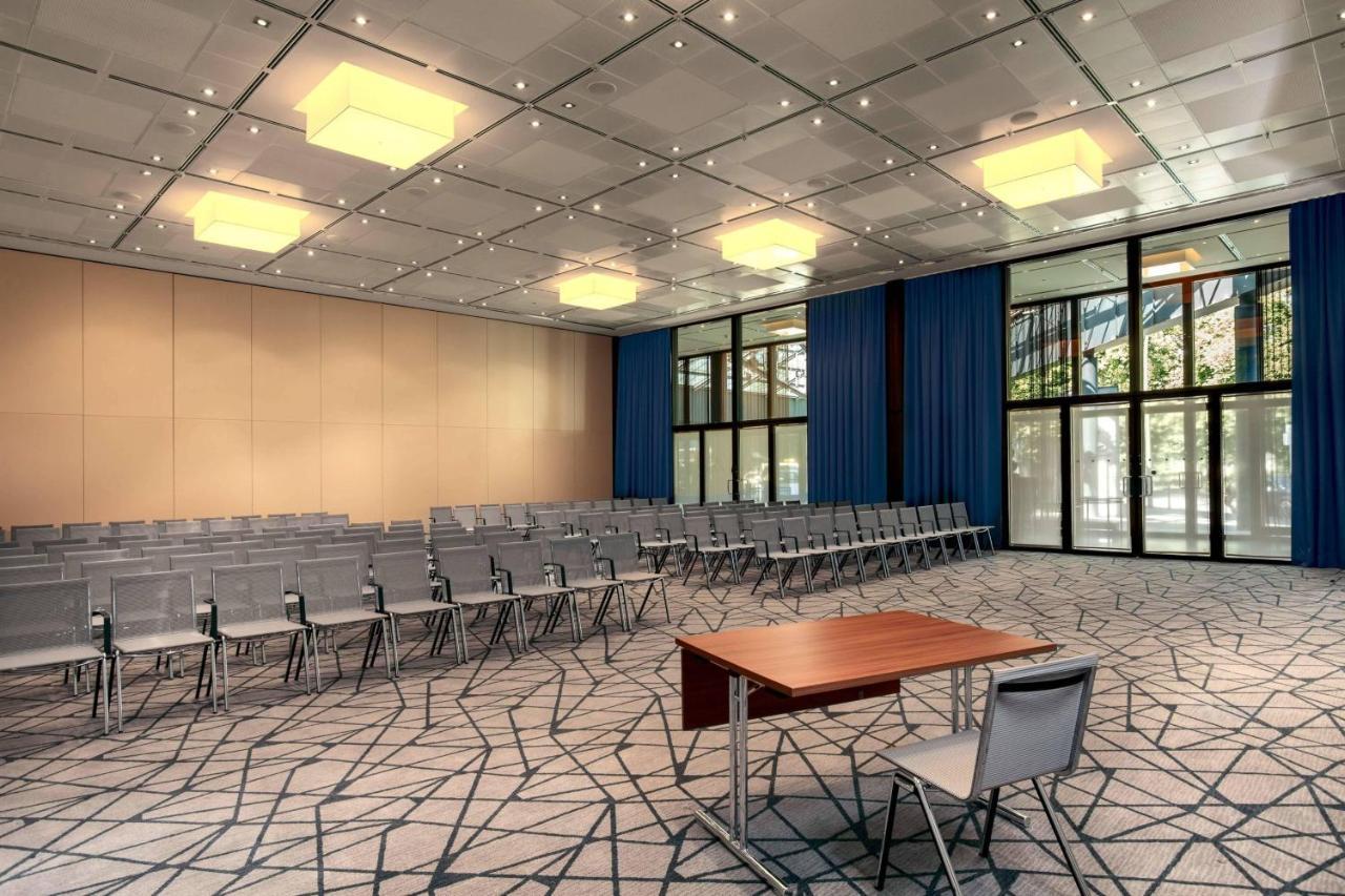 Sheraton Berlin Grand Hotel Esplanade Екстер'єр фото The European Parliament's conference room