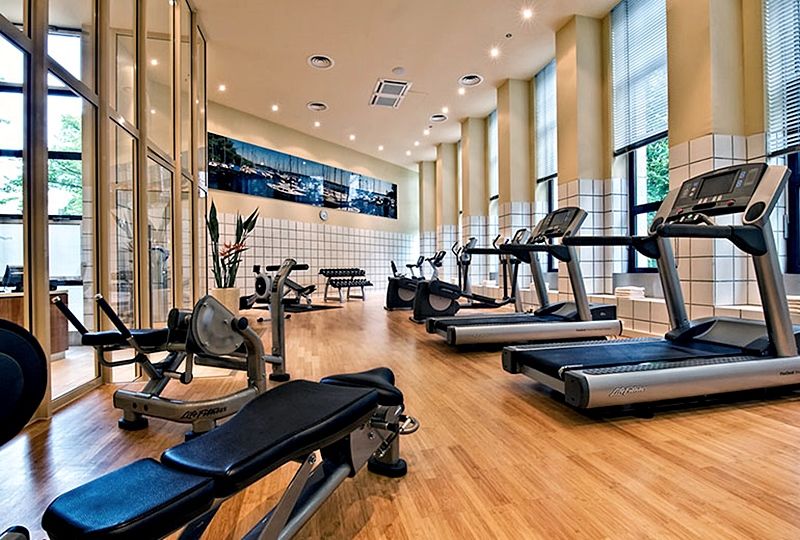 Sheraton Berlin Grand Hotel Esplanade Екстер'єр фото A gym at a hotel