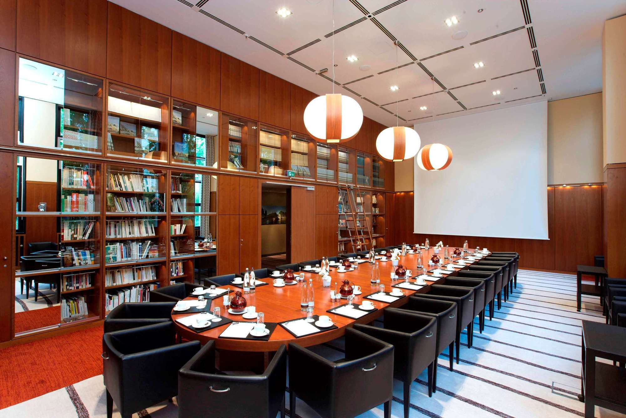 Sheraton Berlin Grand Hotel Esplanade Екстер'єр фото Library